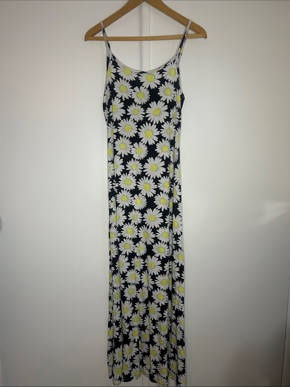 Soft Daisy Maxi Dress - Picture 3 of 10